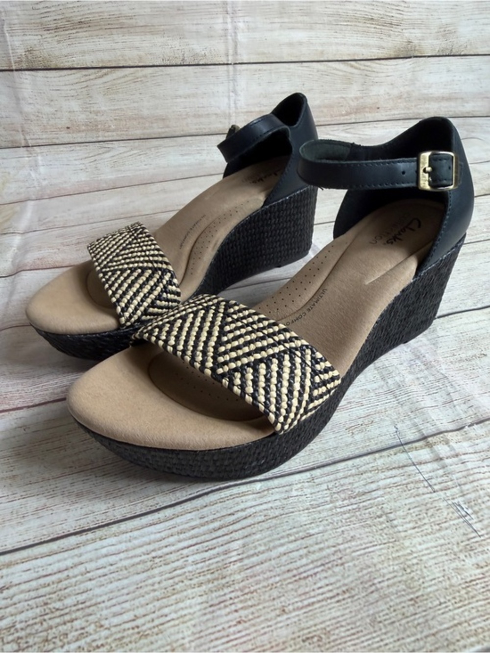NWOT Clarks Rose Ease Wedge Sandals black Size 8